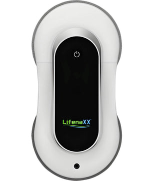 Der Lifenaxx LX-055 Fensterreinigungsroboter ist ein weiß-schwarzes, ovales Gerät mit Einschaltknopf und Lifenaxx-Logo, das sich durch ein schlankes Design und eine intelligente Reinigungstechnologie für eine effiziente Fensterreinigung auszeichnet.