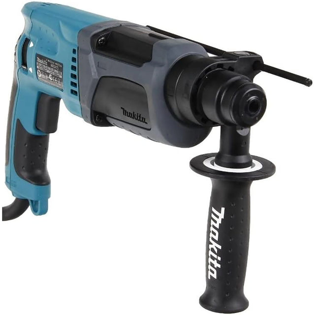 Der Makita HR2470 Bohr- und Meißelhammer (SDS-plus, 780 W, 2,4 J) ist ein Elektrowerkzeug für schwere Bohrarbeiten mit seitlichem Handgriff und Tiefenmesser.