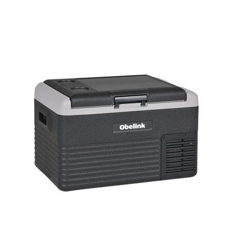 Die Obelink Coolmove 30 Kompressor Kühlbox ist eine schwarz-graue, tragbare 30-Liter-Kühlbox mit einem Griff, einem effizienten Kompressor-Kühlsystem und dem Obelink-Branding auf der Vorderseite.