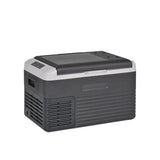 Ein tragbarer schwarz-grauer Obelink Coolmove 30 Kompressor Kühlbox Mini-Kühlschrank mit geschlossenem Deckel, mit Kompressor-Kühlsystem und 30L Fassungsvermögen, wird auf einem weißen Hintergrund gezeigt. Marke: Obelink.