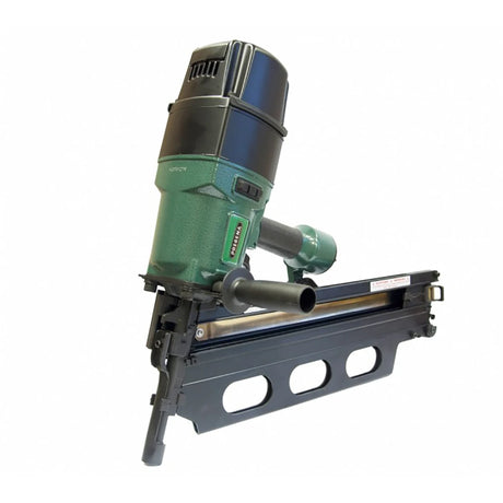 Der PREBENA 10X-RK160 Druckluft-Streifennagler von PREBENA, in grün und schwarz mit seitlichem Griff, ist ideal für Holzbau-Projekte und passt für Streifennägel von 100 bis 160 mm. Abgebildet auf weißem Hintergrund.