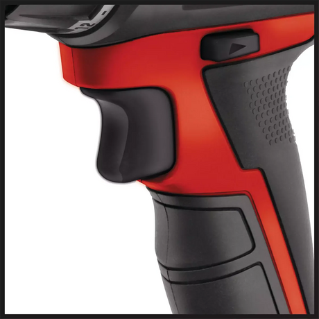 Nahaufnahme von Griff und Abzug des roten Einhell TC-AS 18 Li-Solo Akku-Bohrschraubers.