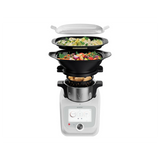 Die Explosionszeichnung des SILVERCREST Monsieur Cuisine Connect SKMC 1100 A1 zeigt sein intelligentes Design: stapelbare Fächer für Reis, Gemüse und Kartoffeln sowie ein digitales WiFi-Bedienfeld am Boden.