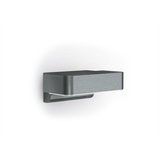 Die Steinel Sensor-LED-Außenleuchte "L 800 SC ANT Connect" ist eine moderne, matt dunkelgraue, rechteckige Wandleuchte mit schlanker horizontaler Öffnung und Bluetooth-Konnektivität, die an einer weißen Wand montiert wird.