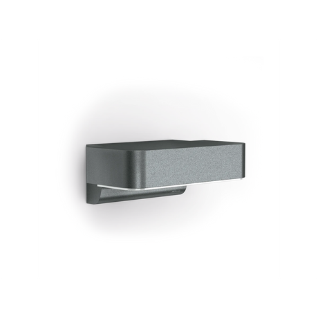 Die Steinel Sensor-LED-Außenleuchte "L 800 SC ANT Connect" ist eine moderne, matt dunkelgraue, rechteckige Wandleuchte mit schlanker horizontaler Öffnung und Bluetooth-Konnektivität, die an einer weißen Wand montiert wird.