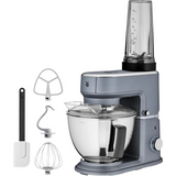 Die WMF KÜCHENminis Küchenmaschine One for All - Grau hat eine Edelstahlschüssel, einen eingebauten Mixer, einen Schneebesen, einen Knethaken, einen Rührbesen und einen Spatel - alles auf weißem Hintergrund.