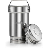 Der Aarke Wasserfilter Purifier aus Glas und Edelstahl von Aarke verfügt über einen eleganten Edelstahlbehälter mit einem Griff an der Oberseite und einem Deckel an der Seite, der sein glänzendes, modernes Design für jede Glas & Edelstahl Wasserfilterkanne unterstreicht.