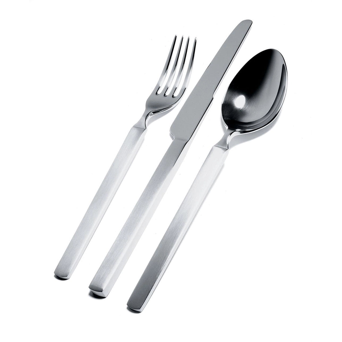Drei Teile - Gabel, Messer und Löffel - aus dem Set Alessi Dry 30-teilig 18/10 von Alessi sind aus hochwertigem Edelstahl 18/10 gefertigt und nebeneinander auf einem weißen Hintergrund angeordnet, der an elegantes Design erinnert.