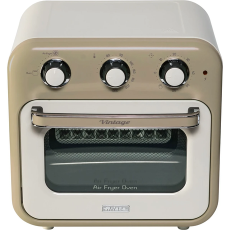 Die Ariete Air Fryer & Oven 2in1 Vintage von Ariete zeichnet sich durch ein beige-weißes Vintage-Design, drei obere Drehregler, ein transparentes Frontfenster mit Blick auf den Korb sowie die Aufschrift Vintage" und Air Fryer Oven" auf der Vorderseite aus.