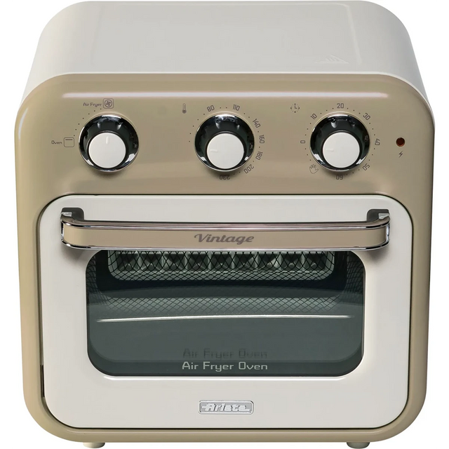 Die Ariete Air Fryer & Oven 2in1 Vintage von Ariete zeichnet sich durch ein beige-weißes Vintage-Design, drei obere Drehregler, ein transparentes Frontfenster mit Blick auf den Korb sowie die Aufschrift Vintage" und Air Fryer Oven" auf der Vorderseite aus.