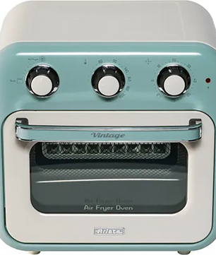 Die Ariete Air Fryer & Oven 2in1 Vintage von Ariete besticht durch ihr retro-grünes und weißes Design, drei Bedienknöpfe auf der Oberseite, eine Glastür und den Schriftzug Vintage" über dem Griff für klassischen Charme.