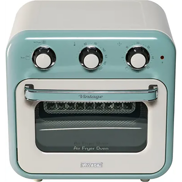 Die Ariete Air Fryer & Oven 2in1 Vintage von Ariete besticht durch ihr retro-grünes und weißes Design, drei Bedienknöpfe auf der Oberseite, eine Glastür und den Schriftzug Vintage" über dem Griff für klassischen Charme.