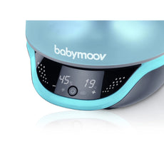 Nahaufnahme des Babymoov HYGRO+ Luftbefeuchters von Babymoov mit digitaler Anzeige (-45 und 19°C) sowie Power- und Mode-Tasten - perfekt für die Aufrechterhaltung der idealen Luftfeuchtigkeit in jedem Kinderzimmer.