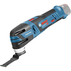 Das Bosch GOP 12V-28 Professional Akku-Multitool von Bosch wird von der Seite mit einem schwarzen Klingenaufsatz gezeigt.
