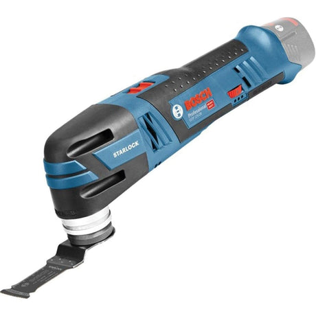 Das Bosch GOP 12V-28 Professional Akku-Multitool von Bosch wird von der Seite mit einem schwarzen Klingenaufsatz gezeigt.