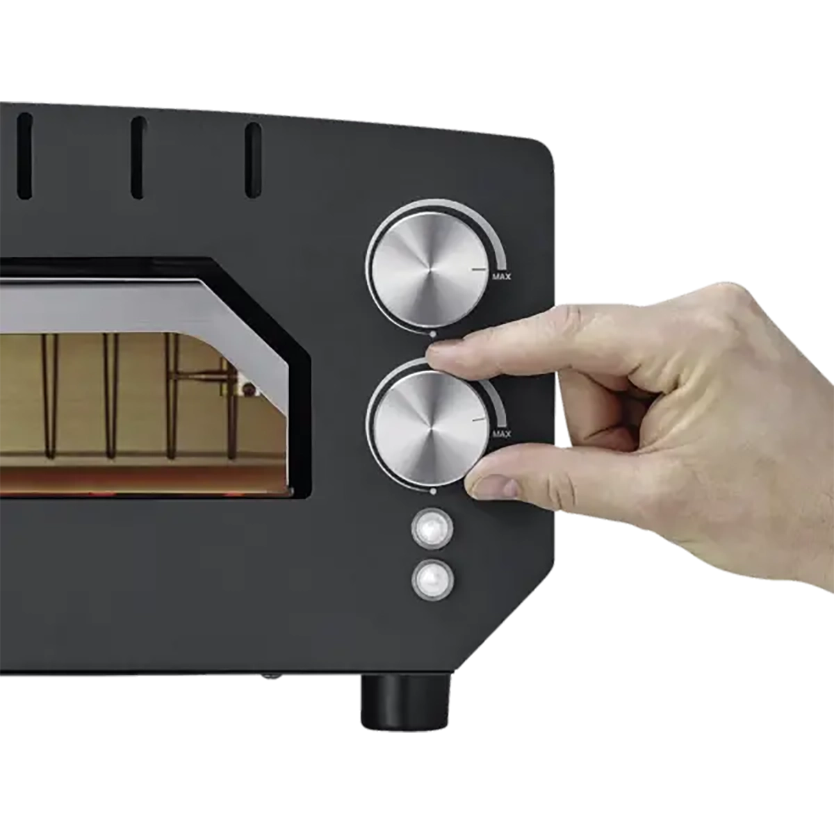 Eine Hand dreht den Drehknopf am schwarzen CASO 2249 PizzaChef 400° Pizza-Ofen mit zwei silbernen Drehreglern für Ober-/Unterhitze und Kontrollleuchten.