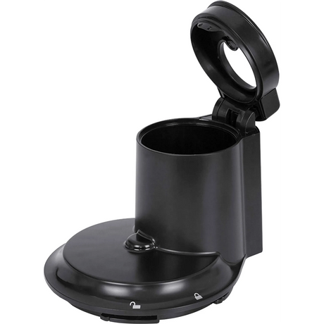 Ein schlichter schwarzer Filterhalter mit geöffnetem Deckel gibt das leere Kaffeesatzfach frei und passt zu modernen Küchen und Geräten wie dem CASO Entsafter Slowjuicer SJW 300 - schwarz von CASO.