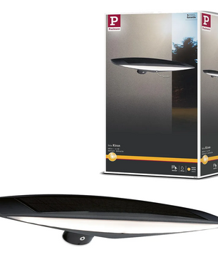 Die Paulmann Kiran Außenleuchte von Paulmann mit IP44-Schutz und Bewegungsmelder wird vor ihrer Verpackung gezeigt, die das installierte Produkt zeigt.