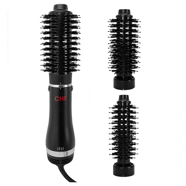 Die CHI Volumizer 3-in-1 Blowout Brush von CHI sorgt mit Ionentechnologie und zwei Rundbürsten für Volumen, Glanz und vielseitiges Styling - ein glänzendes, salonreifes Finish dank individueller Aufsätze.
