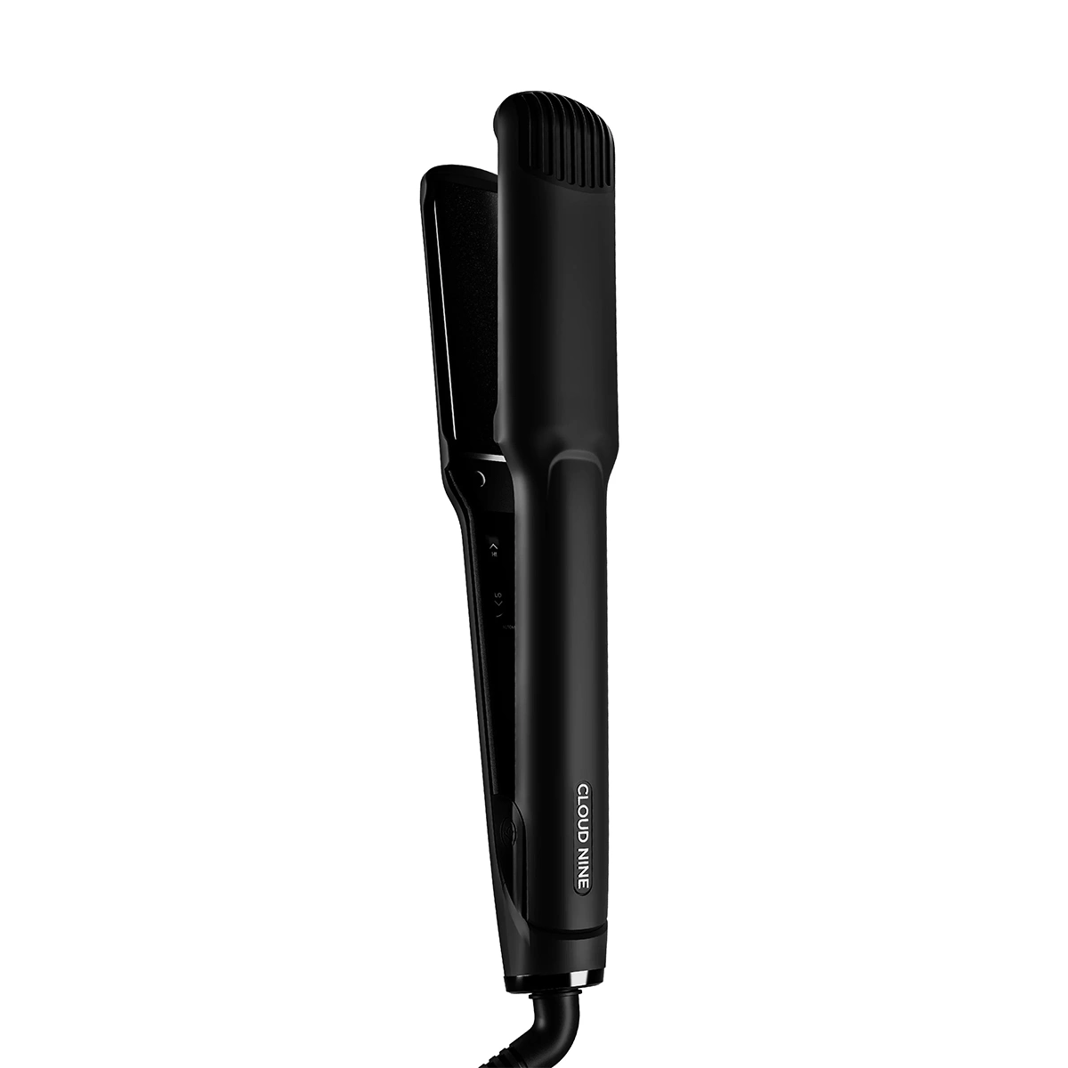 Das CLOUD NINE Wide Iron Glätteisen von CLOUD NINE mit breiten Keramikplatten steht aufrecht vor einem weißen Hintergrund - ideal als Glätteisen für dickes Haar.