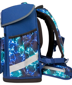 Das School-Mood Champion Schulranzen-Set 7-teilig "Felix" hat ein blaues Blitzdesign, Reflexstreifen und gepolsterte Gurte - perfekt als ergonomischer Schulranzen für Kinder der 1.-4. Klasse.