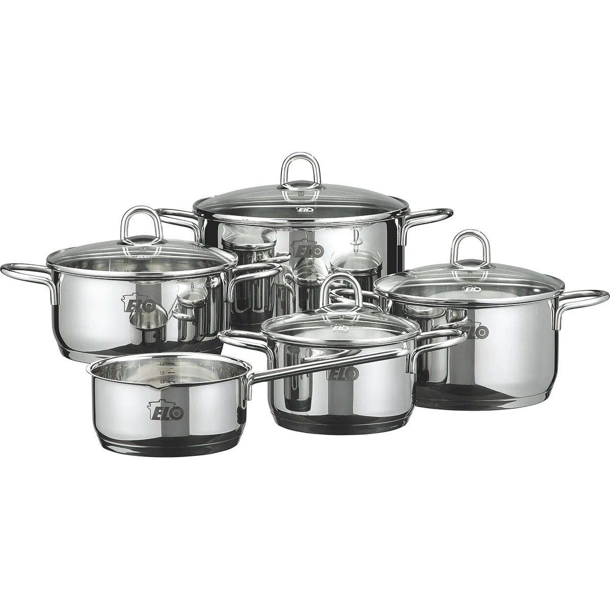 Das Elo Rubin Topfset 5 tlg. von Elo aus Edelstahl mit Glasdeckeln und Metallgriffen ist induktionsgeeignet. Die fünf unterschiedlich großen Töpfe spiegeln auf weißem Hintergrund ihre Umgebung wider.
