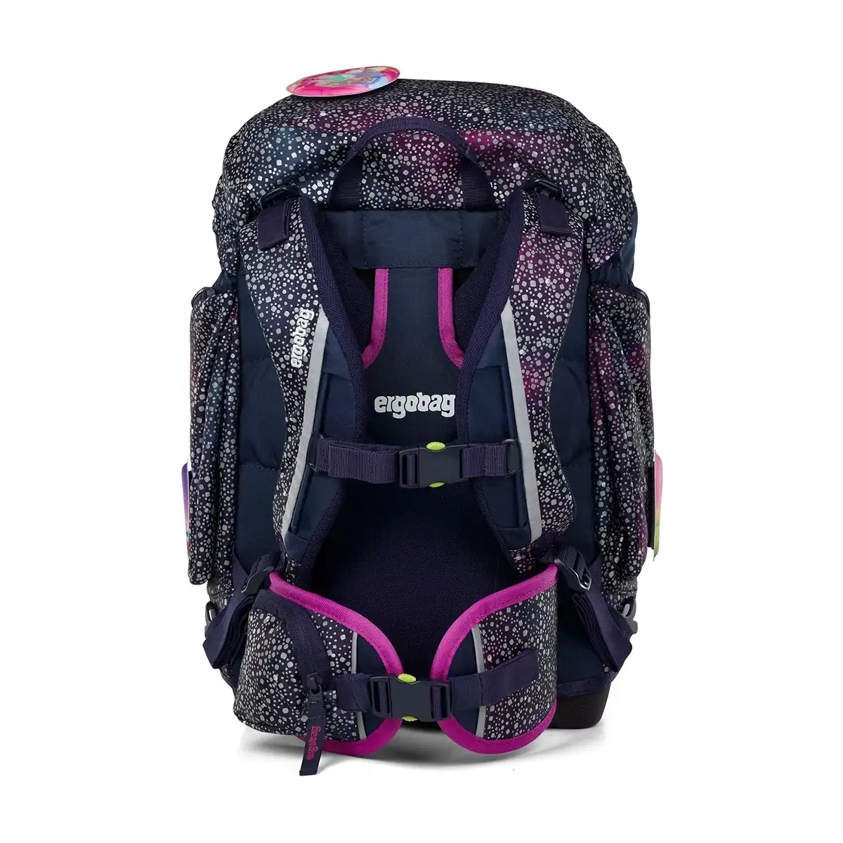 Der ergobag Ergobag Pack Schulranzen-Set "Bärlaxy" (6-teilig) ist ein dunkelblauer Schulrucksack mit weißen Sprenkeln und lilafarbener Verzierung, von hinten gesehen mit gepolsterten Trägern - ein ergonomischer, nachhaltiger Schulrucksack.