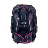 Der ergobag Ergobag Pack Schulranzen-Set "Bärlaxy" (6-teilig) ist ein dunkelblauer Schulrucksack mit weißen Sprenkeln und lilafarbener Verzierung, von hinten gesehen mit gepolsterten Trägern - ein ergonomischer, nachhaltiger Schulrucksack.