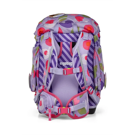 Der ergobag Ergobag Pack Schulranzen-Set 6tlg-BlütenzauBär II, ein lila-rosa ergonomischer Schulrucksack mit Blumen- und Streifendesign, ist von vorne zu sehen - ideal für Grundschüler.