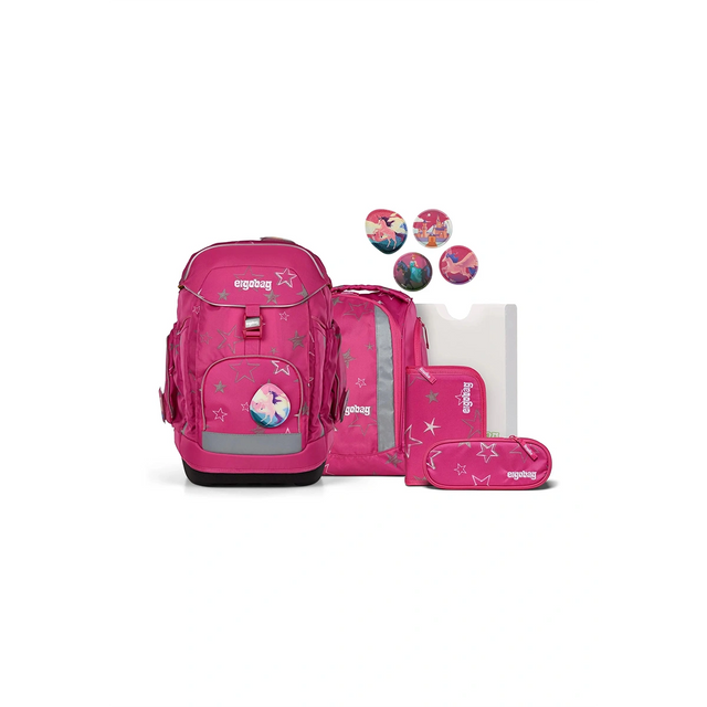 Das Satch Ergobag Maxi Schulrucksack-Set 6tlg SternzauBär präsentiert sich in einem leuchtend pinken Design mit Sternchenmuster und beinhaltet ein passendes Mäppchen, einen Ordner und kreisförmiges Zubehör.