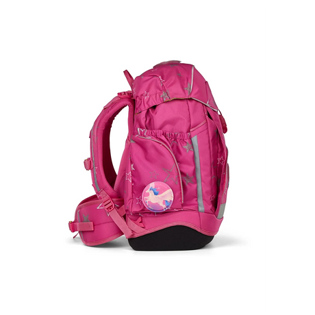 Der Satch Ergobag Maxi Schulrucksack-Set 6tlg SternzauBär ist ein leuchtend pinkfarbener ergonomischer Schulrucksack mit Sternenmuster und einem bunten Seitenaufnäher, der Komfort und Stil für Kinder vereint.
