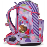 Das ergobag Cubo Light BlütenzauBär Schulranzen-Set (6-teilig) mit verspielten lila-rosa Mustern, Seitentasche und Fuchs-Schlüsselanhänger - perfekt, um den Schulalltag lustig und organisiert zu gestalten.