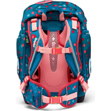 Das ergobag Pack Schulranzen-Set "VoltiBär" (6-teilig) von ergobag ist ein farbenfroher Kinderrucksack mit blauen und roten Tupfen, rosa gepolsterten Trägern und einem mitwachsenden Tragesystem, hier von hinten.