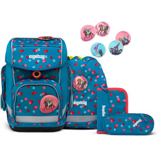 Das ergobag cubo VoltiBär Schulranzen-Set (2023), 5-teilig, zeichnet sich durch ein blau-rotes Polka-Dot-Design, Einhornaufnäher, Federmäppchen, Kordelzugbeutel und ein ergonomisches Tragesystem aus.