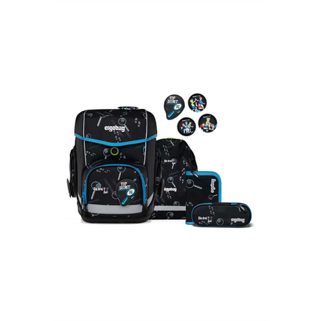Das ergobag Cubo Schulranzen-Set "Bärdektiv" - Die Drei ??? Kids (5-teilig) enthält eine passende Brotdose, ein Federmäppchen, runde Anstecker und verfügt über ein mitwachsendes Rückensystem für wachsenden Komfort.