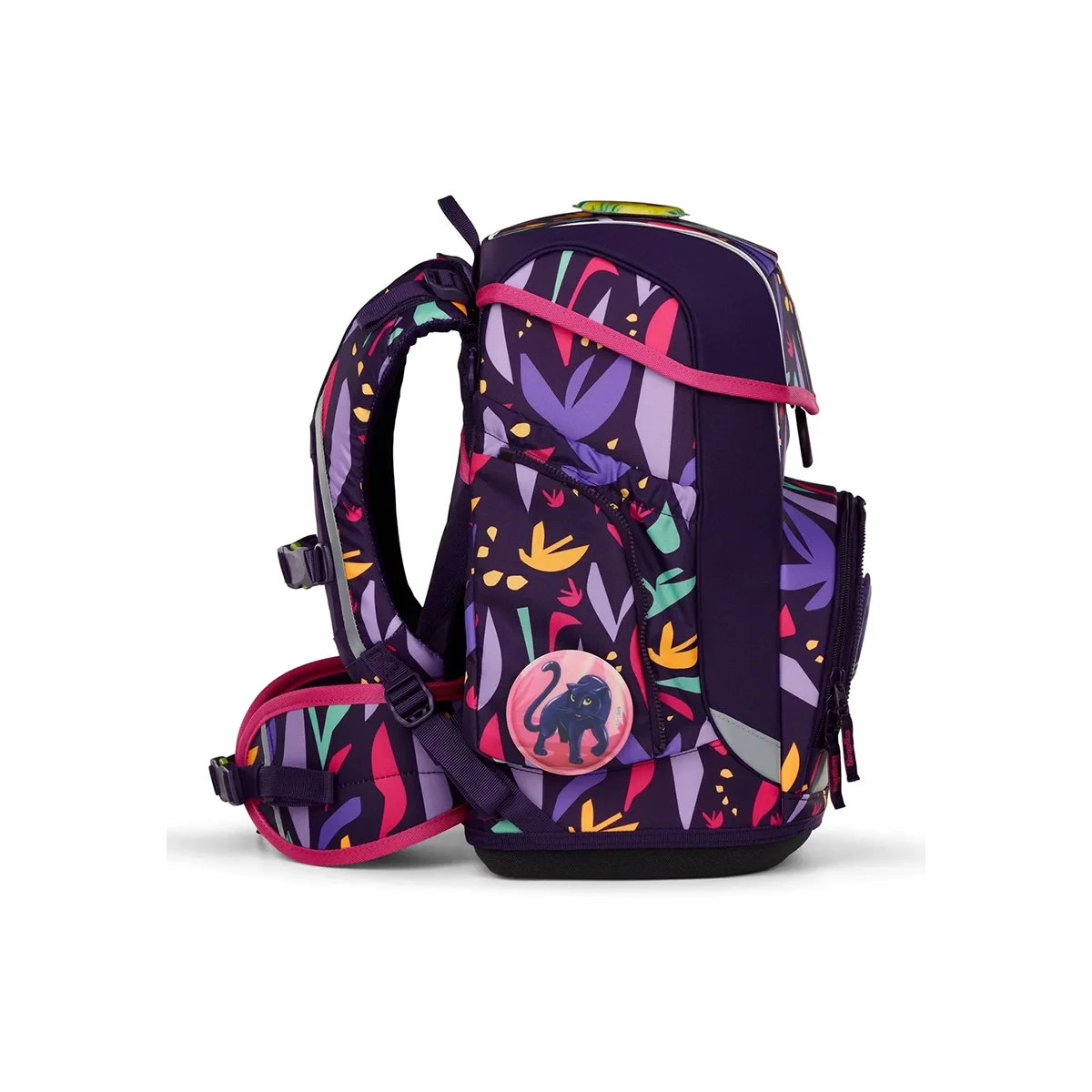 Das ergobag Cubo LUMI Edition Schulranzen-Set "AmBärzonas" (5-teilig) von ergobag ist ein lilafarbener Kinderrucksack mit buntem Blättermuster, verspieltem Affenaufnäher und ergonomischem Tragekomfort - perfekt für die Grundschule.