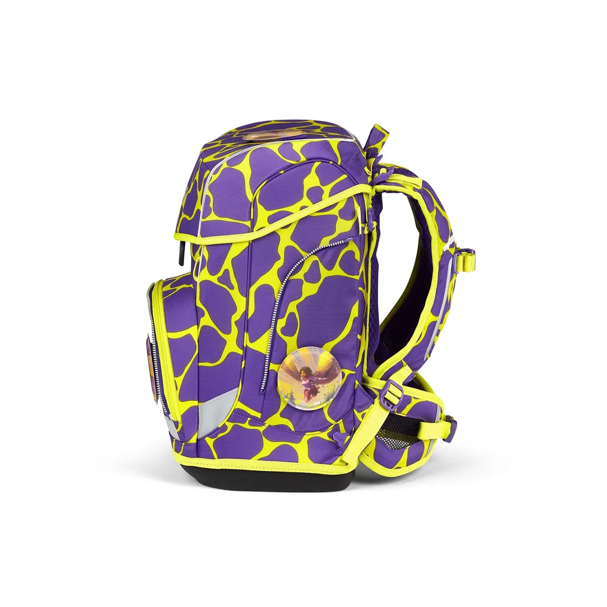 Das ergobag Cubo Light Schulranzen-Set "SuBärkraft" (6-teilig) ist ein leichter Schulranzen mit einem leuchtend lila-gelben abstrakten Design und einem Blumen-Badge, ideal für Kinder, die freche, bunte Styles lieben.