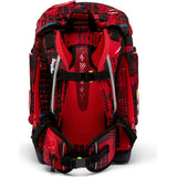 Das ergobag Pack Set (2023) AlarmBärreitschaft von ergobag zeigt sich von hinten in Rot und Schwarz, mit gepolsterten, verstellbaren Schultergurten, einem Brustgurt, Netzrücken für Komfort und mehreren Taschen für den täglichen Gebrauch.