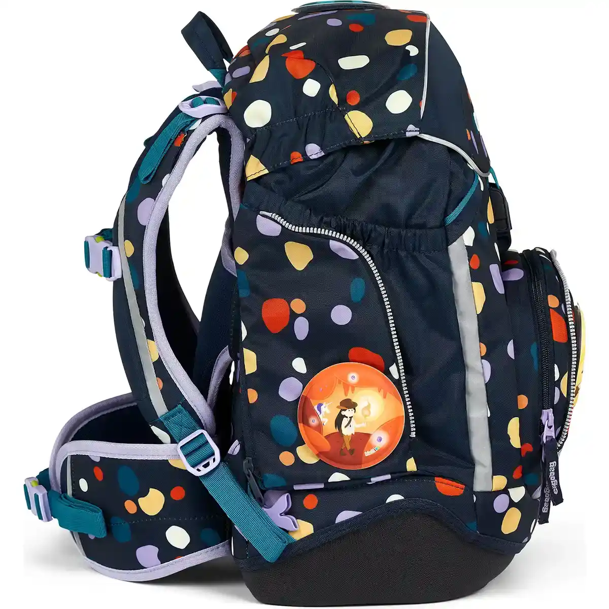 Das ergobag Ergobag Pack Schulranzen-Set "Bärnsteinhöhle" (6-tlg.) zeichnet sich durch ein farbenfrohes Design mit Polka Dots, mehreren Gurten und einem runden Cartoon-Pin aus - ergonomisch und nachhaltig für Schule und Freizeit.