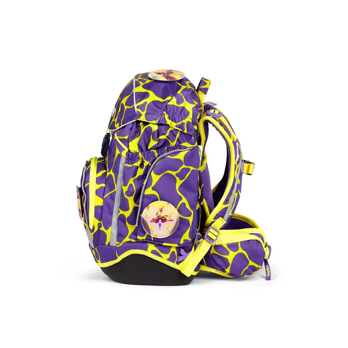 Das ergobag Pack LUMI Edition Schulranzen-Set "SuBärkraft" (5-teilig) von ergobag zeigt in der Seitenansicht lila und gelbe abstrakte Muster mit runden Patches.