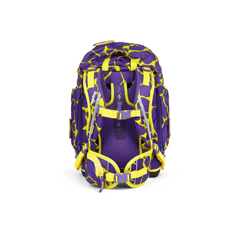 Der ergobag Pack LUMI Edition Schulranzen-Set "SuBärkraft" (5-teilig) von ergobag ist ein lila-gelber Rucksack mit Craquelé-Muster, der von hinten mit sichtbaren Gurten und Polstern gezeigt wird.