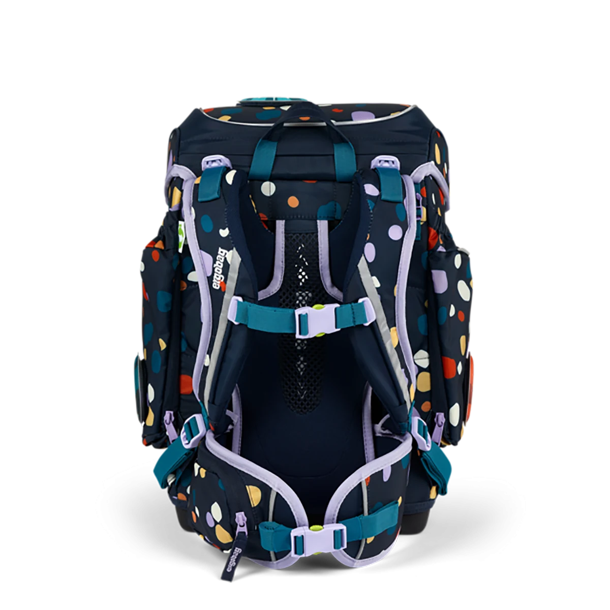 Das ergobag Cubo "Bärnsteinhöhle" Schulranzen-Set 5-teilig verfügt über gepolsterte Gurte und mehrere Fächer, hier in der Rückenansicht.