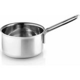 Dieser Edelstahltopf von Eva verfügt über einen langen Griff, interne Messmarkierungen und ist induktionsgeeignet - ideal für das Eva Trio Multi Kochgeschirr-Set - 3-teilig.