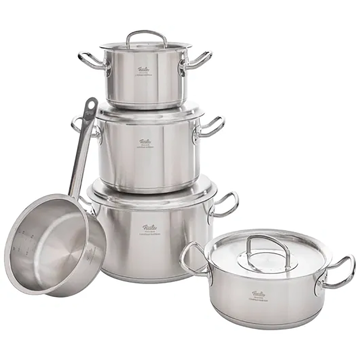 Das Fissler Topfset Original Profi 5-tlg. Retro Limited Edition, ein Edelstahl-Topfset mit Deckel von Fissler, ist auf weißem Grund gestapelt - in Deutschland hergestellt für hervorragende Qualität und Langlebigkeit.