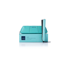 Ghd Gold - Türkisblau von ghd, ein professioneller türkisblauer Haarglätter, abgebildet aufrecht mit passendem Etui und Box auf weißem Hintergrund.