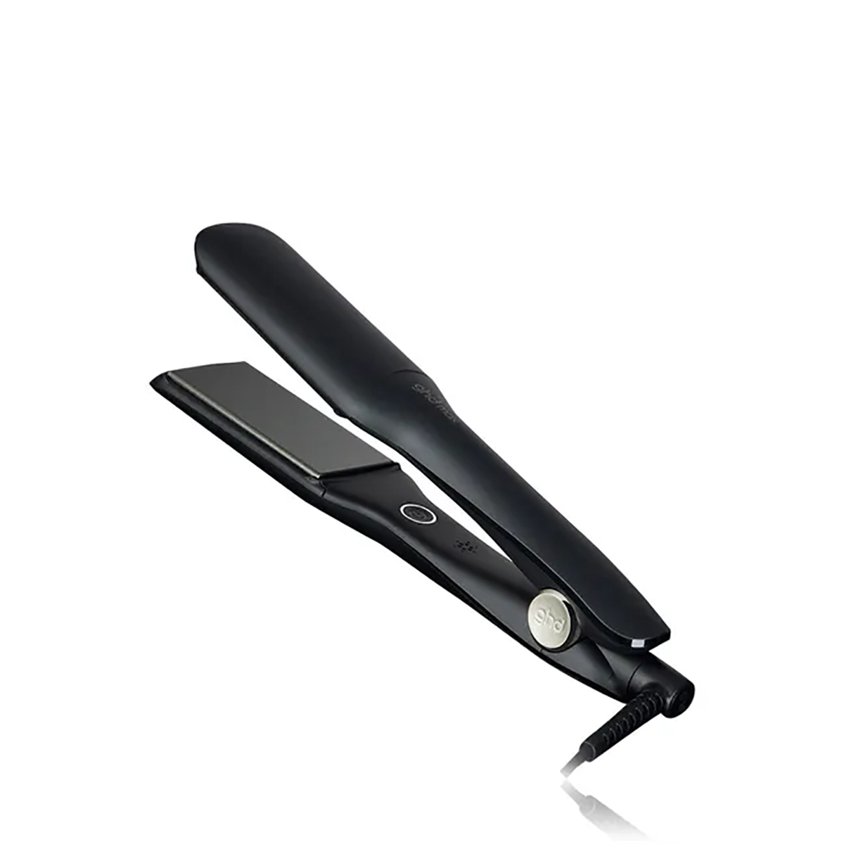 Der ghd max Styler - schwarz von ghd verfügt über breite Keramikplatten und eine Einschalttaste, die leicht geöffnet auf weißem Hintergrund abgebildet ist - perfekt zum Stylen von dickem Haar.