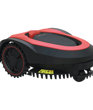 Der Güde Roboter Rasenmäher GRR 180.1, in rot und schwarz mit großen Hinterrädern und sichtbaren Sicherheitsaufklebern an der Unterseite, sorgt für effiziente Rasenpflege.