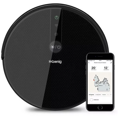 Ein runder, schwarzer H.Koenig SWRC130 Staubsaugerroboter steht neben einem Smartphone, auf dem eine App mit Reinigungsdetails und eine Karte der Umgebung angezeigt werden.