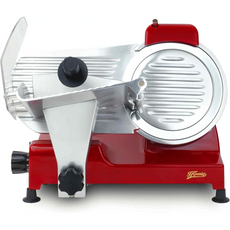 Eine rote H.Koenig Allesschneider MSX224 240 W Schneidemaschine mit kreisförmiger Klinge, einstellbarer Stärke, Lebensmittelschlitten und Schutzvorrichtung ist von vorne zu sehen. Auf dem Sockel ist das H.Koenig-Logo zu sehen.