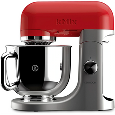 Die Kenwood kMix KMX 750 Küchenmaschine ist ein rot-silberner Standmixer mit einem leistungsstarken 1000-Watt-Motor, einer Edelstahl-Mixschüssel und einem Edelstahlgriff.